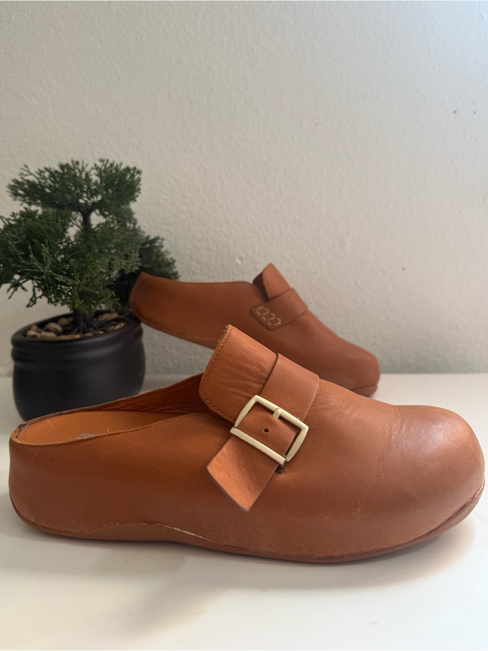 Fitflop Cognac Leather Slip-On Mule with Buckle  women size 8.5